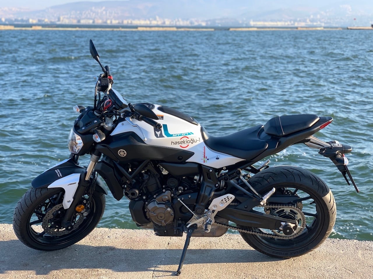 İzmir deki sürücü kurslarında en çok A sınıfı motor ehliyeti için Yamaha MT-07 kullanılmaktadır. A sınıfına göre ağırlığı fazla olmasına rağmen oldukça keyifli sürülen bir motordur.