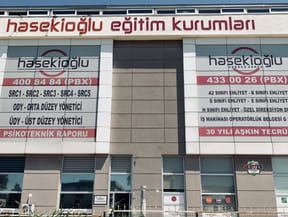 İzmir SRC ve Psikoteknik değerlendirme merkezimiz 1200 metrekare hizmet binamızda tüm ehliyet işleriniz için kolay ulaşılabilen konumdadır.