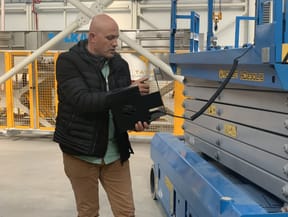 İzmir'de manlift operatörlük belgesi, operatörlük belgesi eğitimi ve operatörlük belgesi ücretleri için bizden bilgi alabilirsiniz.05322470963