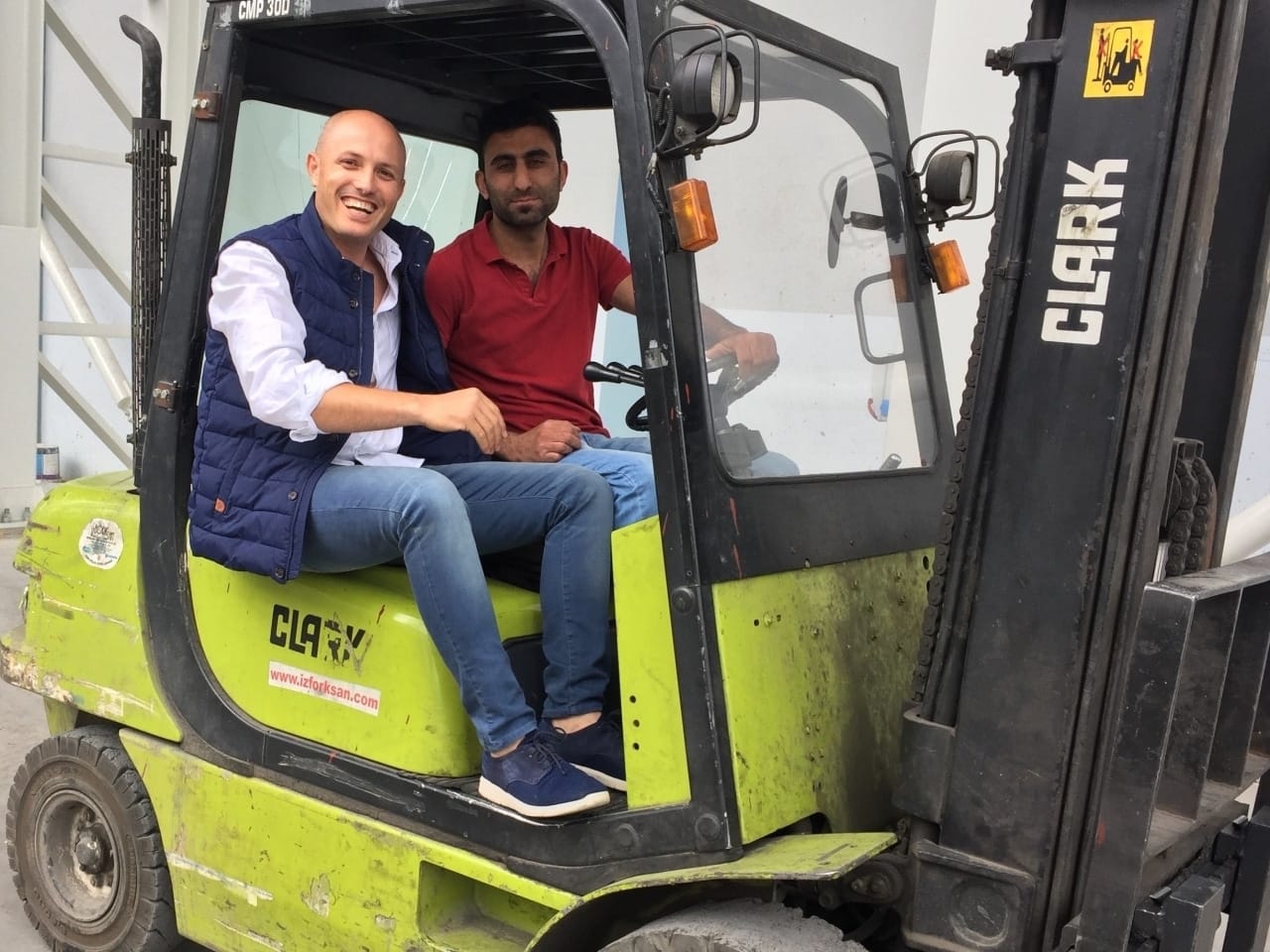 İzmir'de forklift operatörlük belgesi, forklift güvenli sürüş eğitimi, forklift eğitim ve operatörlük belge ücretleri hakkında bizden bilgi alabilirsiniz.05322470963