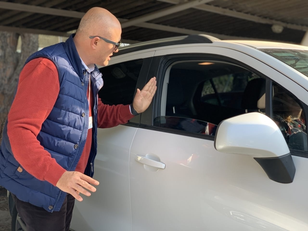 Özel direksiyon dersinde kursiyerimizin kendi aracı ile park etme tekniklerini öğreniyoruz.