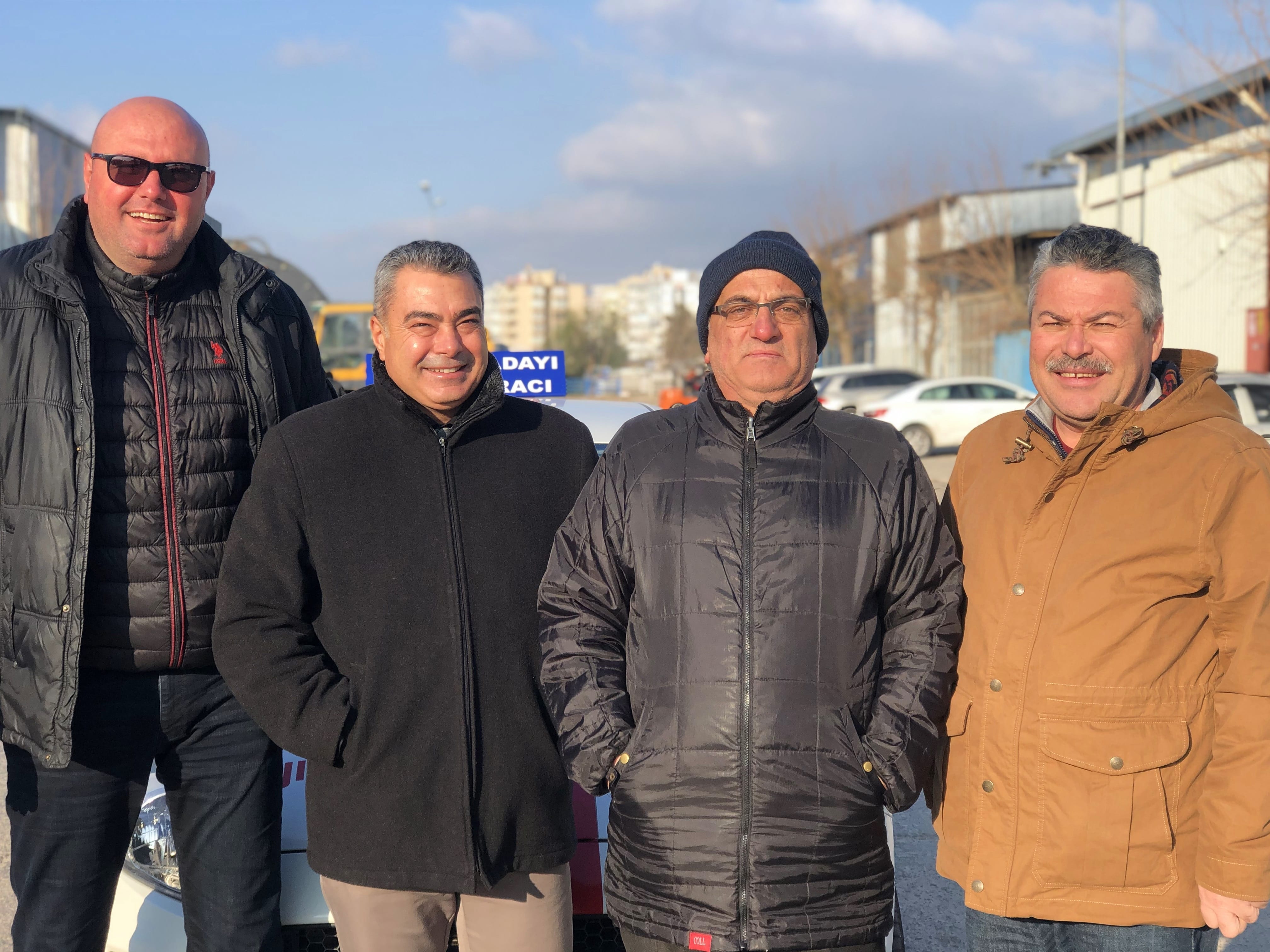 Hasekioğlu Sürücü Kursu BE çekme karavan ehliyetinde %100 lük başarı! İleri ve güvenli sürüş teknikleri eğitmeni Sn. Koray Hasekioğlu eşliğinde BE yarı römork karavan ehliyeti sınav alanındayız.