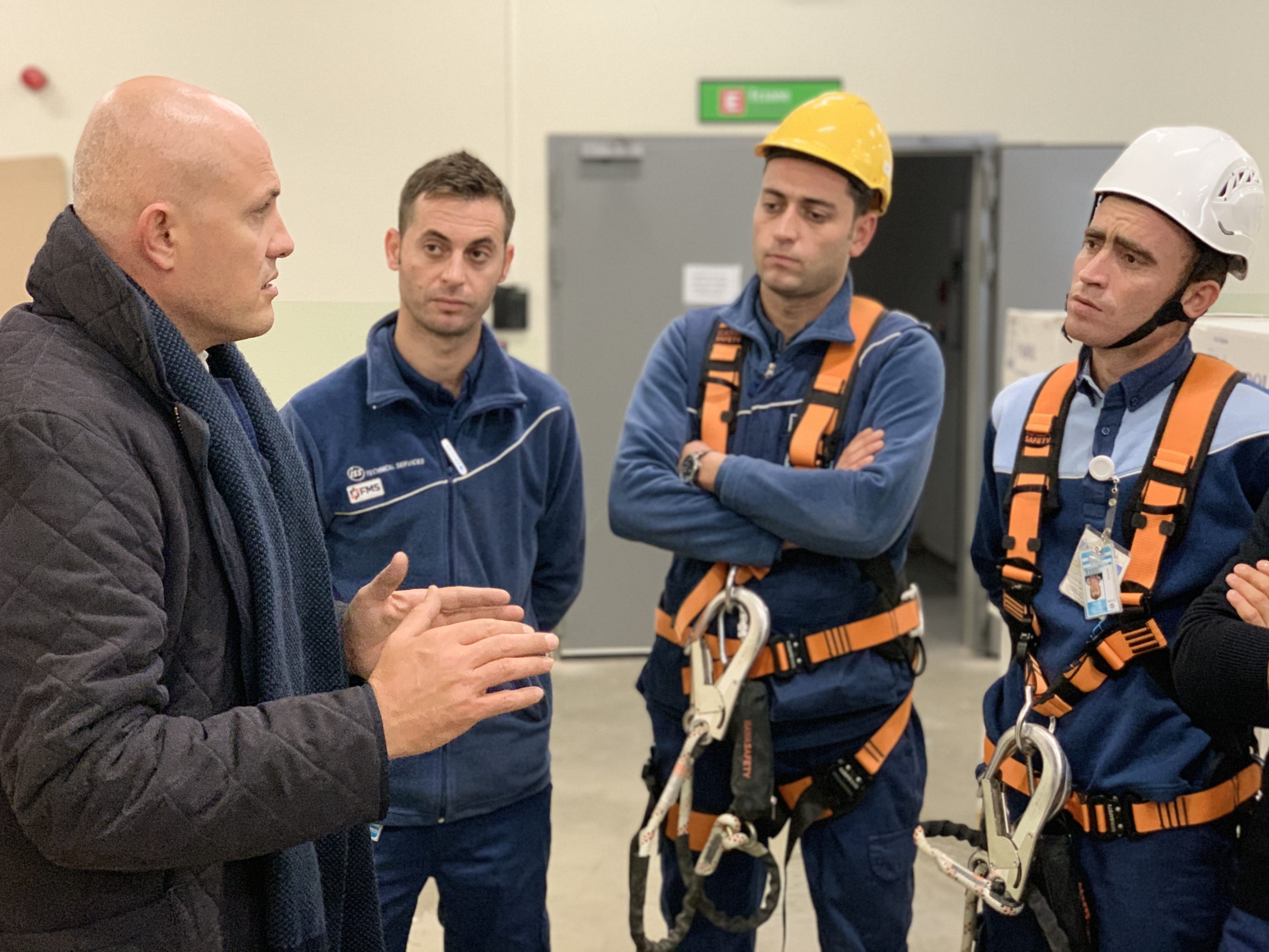 İş makinesi operatörlük belgesi G sınıfı ehliyet çatısı altında toplanmıştır.G sınıfı ehliyeti yada sertifikası olanlar 2. G sınıfı operatörlük belgesi türü alabilmek için G sınıfı operatörlük belgesi teorik sınavından muaf olurlar.